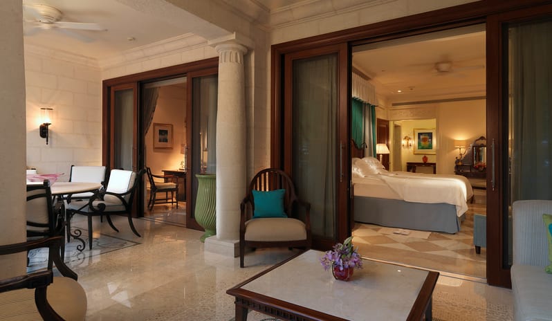 SANDY LANE - LUXURY ORHCID SUITE LIVING AREA